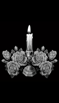 Розы со свечей на памятник